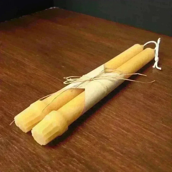 Hand Crafted 100% Beeswax Candles Colonial Pair Made in Selwyn Township, Ontario - Picture 2 of 5